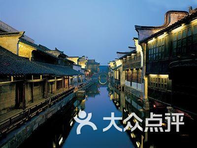 逃离废弃的建筑